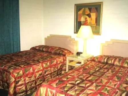 Hotel Econo & I-8 2*