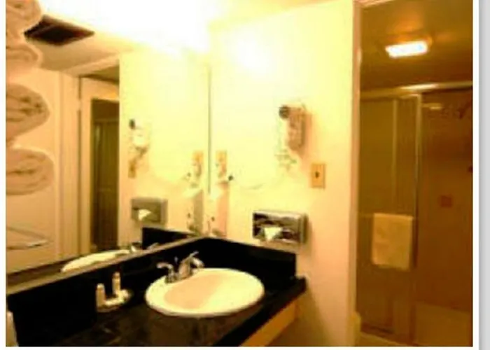 Hotel Econo & I-8